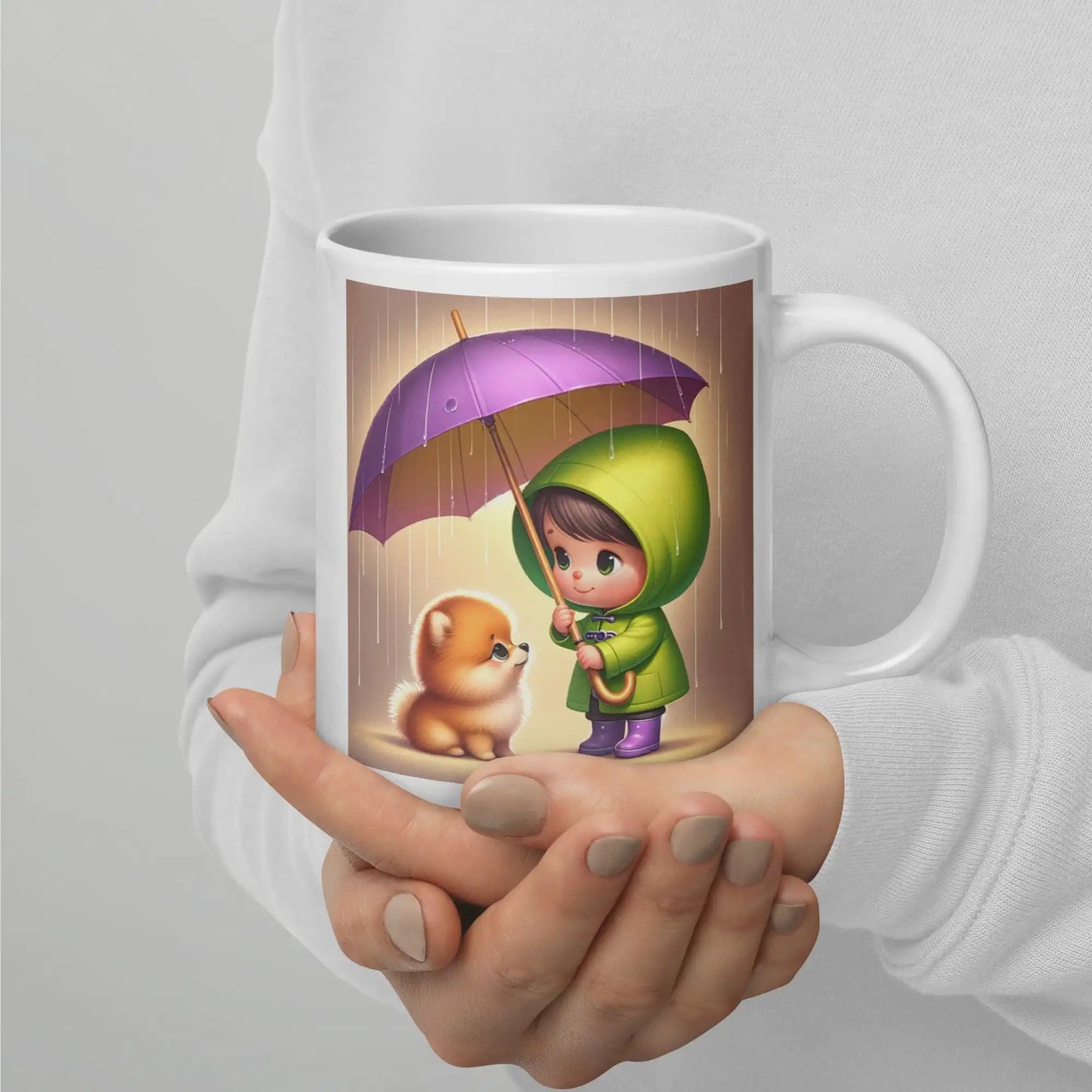 Designer mok met paraplu en Pomeranian illustratie liefdevol gepresenteerd in handen, perfect als geschenk getoond in zachte setting